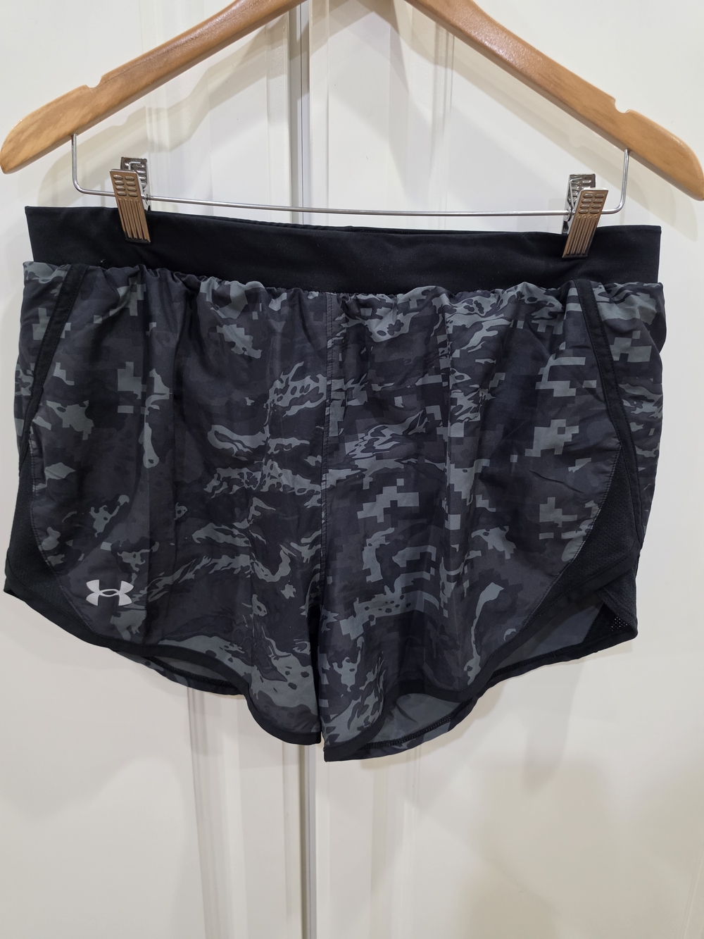 Under Armour Women’s Black & Gray Camo Athletic Shorts